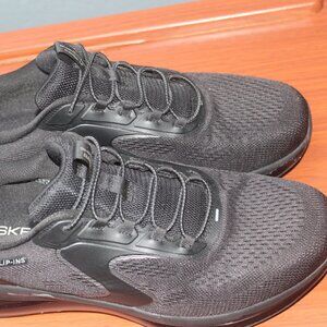 Sketchers Men's sneakers slip ins size 11.5 W